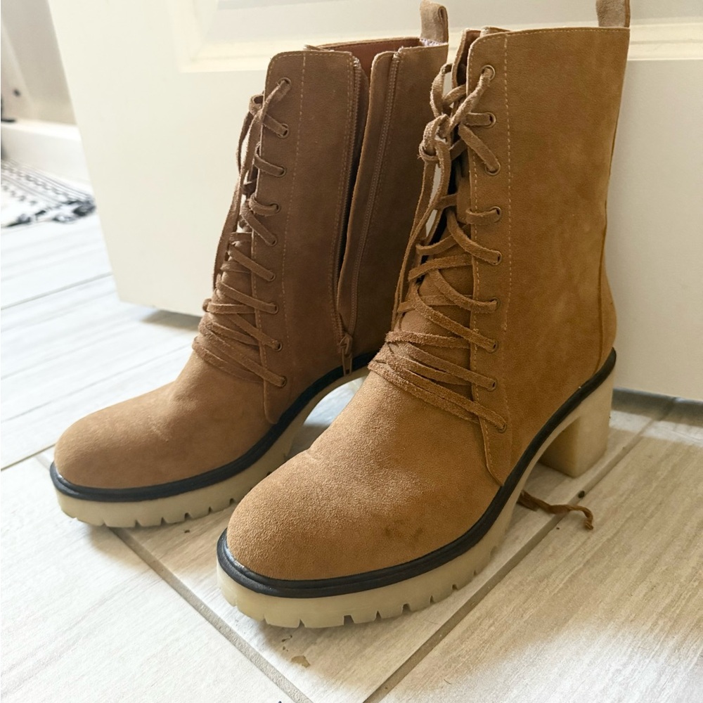 Boots Only worn once like new!